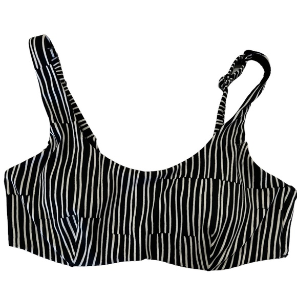 ATHLETA black & white athletic sports underwire bikini swim top 32 B/C NWOT - Picture 2 of 7